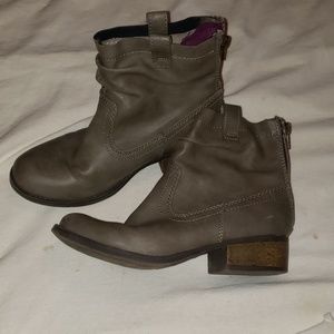 CLOSEOUT SALE! ~GIRL'S ANKLE BOOTS~SIZE 3~